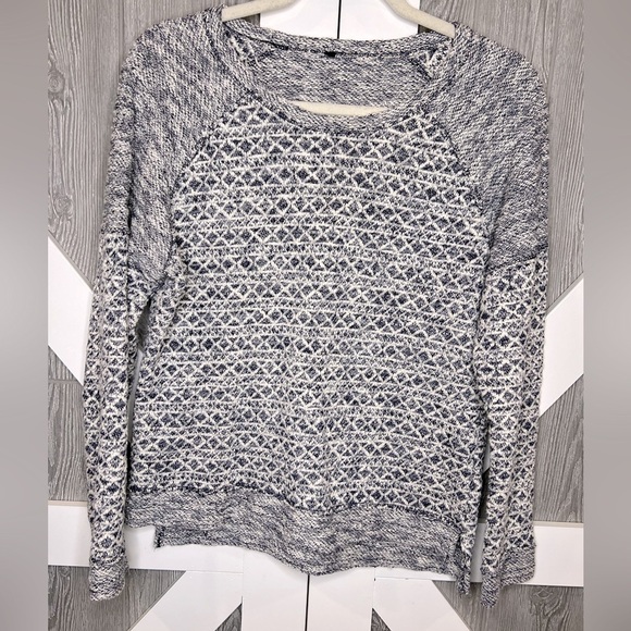 B14.16 Forever 21 Black & White Crew Neck Cropped Sweater Women's Size M - Picture 1 of 4